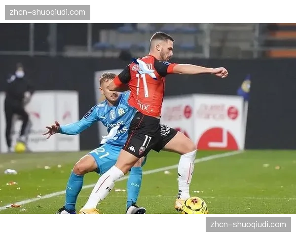 特写：洛里昂门将姆沃戈全场十次扑救，赛后瘫坐门线诠释“门神战术”