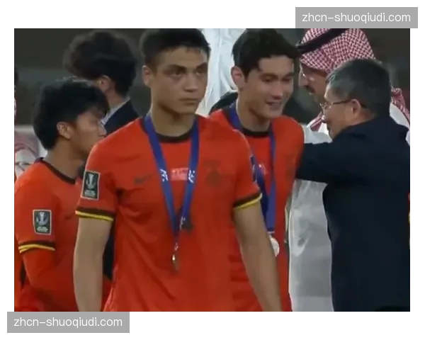 U23男子组:首次领奖台选手激动到忘记参加赛后采访 U23男子组:首次领奖台选手激动到忘记参加赛后采访